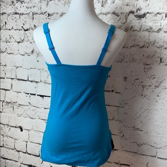Nike Top with Shelf Bra Size M - Picture 2 of 5